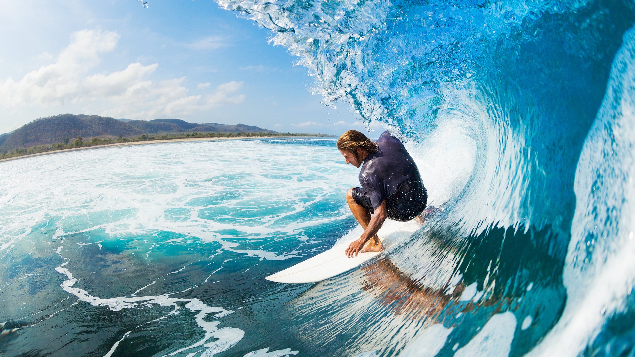 上赛场的清晨,为青春发令!高校接力登上F1赛道,点燃上海青春引擎